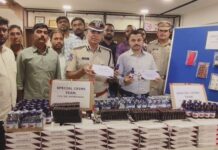 రూ.10 లక్షల మత్తు మాత్రలు, కఫ్ సిరప్ స్వాధీనం.. ఇద్దరు అరెస్ట్